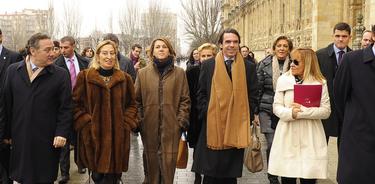 Aznar pasea por Len con otros dirigentes del PP. | Foto FAES