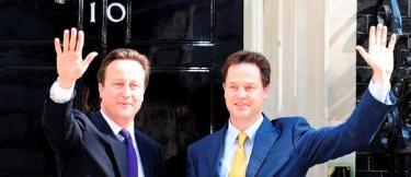 Cameron y Clegg juntos en Downing Steet | EFE