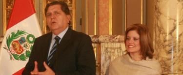 Alan Garca y la ya ex candidata Mercedes Aroz. | Foto: Presidencia del Per. 