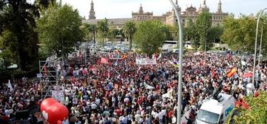 Miles de asistentes a la marcha en Sevilla | EFE