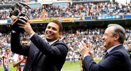 Ronaldo, homenajeado en el Bernabu antes del Real Madrid-Sporting. | EFE