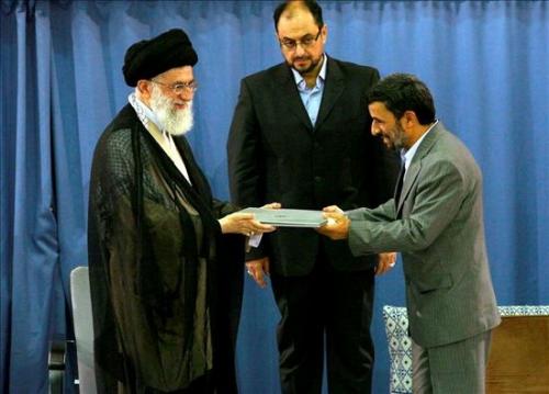Jamenei legitima a Ahmadineyad 