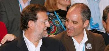 El lder del PP, Mariano Rajoy, junto al presidente de la Comunidad Valenciana | Archivo