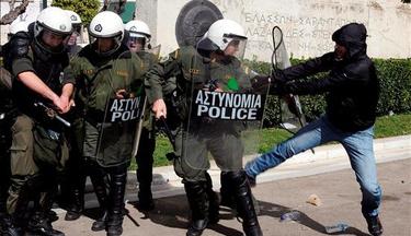 Los disturbios y la huelga general paralizan Grecia