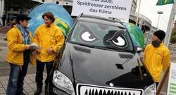 Greenpeace acusa a Mercedes y BMW de ser asesinos del clima