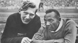 Luz Long y Jesse Owens, juntos, momentos despus de la final. | Archivo