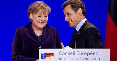 Angela Merkel y Nicolas Sarkozy, durante su rueda de prensa, este viernes, en Bruselas. | EFE