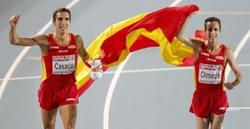 Casado y Olmedo pasean la bandera espaola despus de lograr el oro y el bronce respectivamente. | EFE