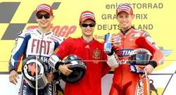 El podio de Sachsenring, con Dani Pedrosa (centro), Jorge Lorenzo (i) y Casey Stoner. | EFE