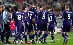 El Real Madrid festeja el tanto de Arbeloa. | EFE