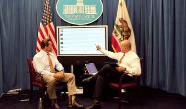 Schwarzenegger durante una entrevista en directo con los usuarios de Tweeter. | Web del Gobierno de California