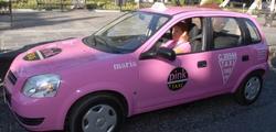 Los taxis rosas para mujeres se abren paso en Mxico