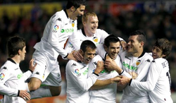El Valencia golea en Pamplona y el Villarreal contina con su mejora 